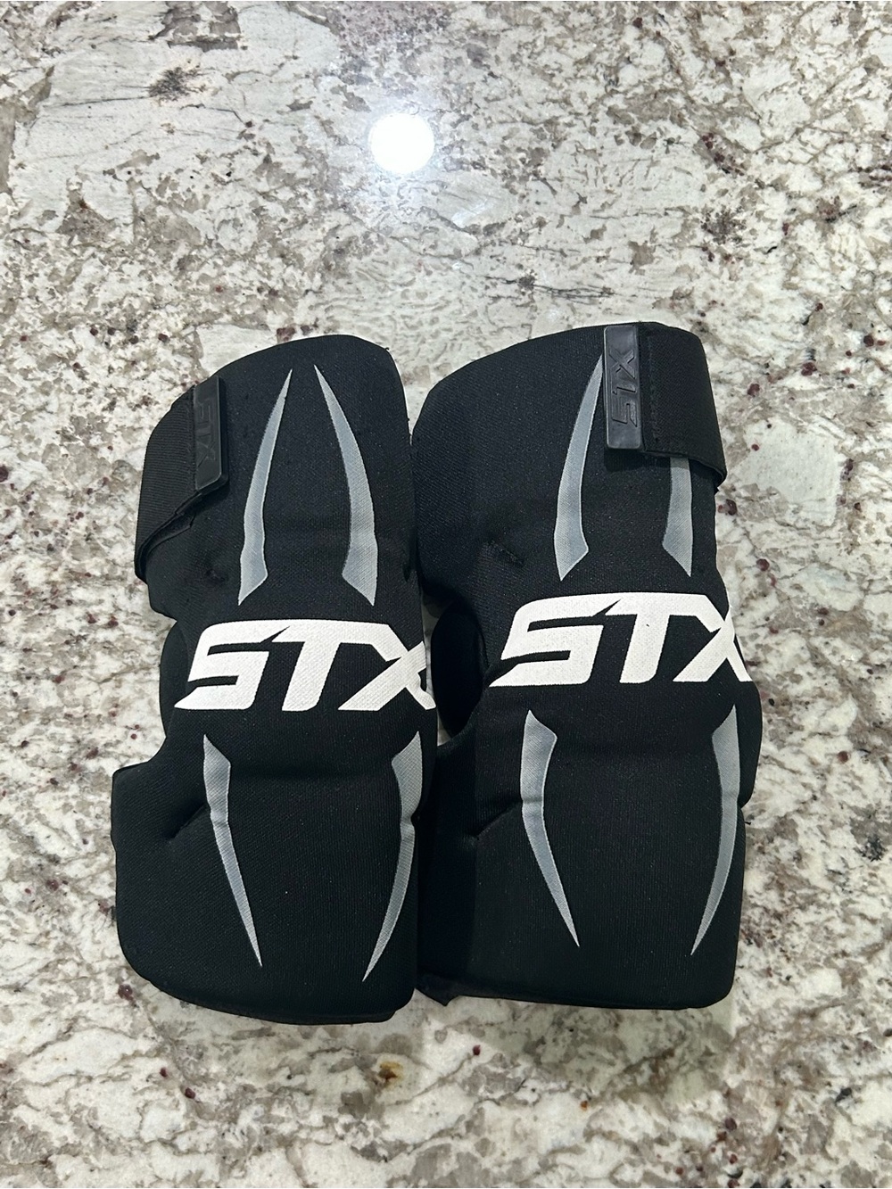 STX Stinger Black Lacrosse Arm/Elbow Pads with Gray Accents NWOT-Medium